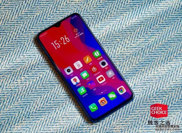 OPPO R17 体验：时尚之外和平精英模拟器外挂，R 系列也要玩「黑科技」？